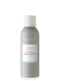 Auf keune.ch ist das perfekte Haarstyling-Produkt jetzt erhältlich: STYLE DRY TEXTURIZER. Dieses matte, trockene Texturspray verleiht Volumen und eine zerzauste Struktur, ideal gegen fettige Haare.